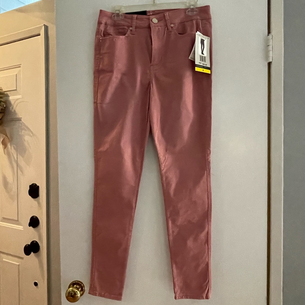 Size 8. Seven7 woman’s jeans. NWT pink